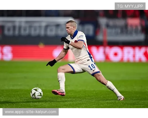 切尔西反抢后快速推进，穆德里克推射偏了